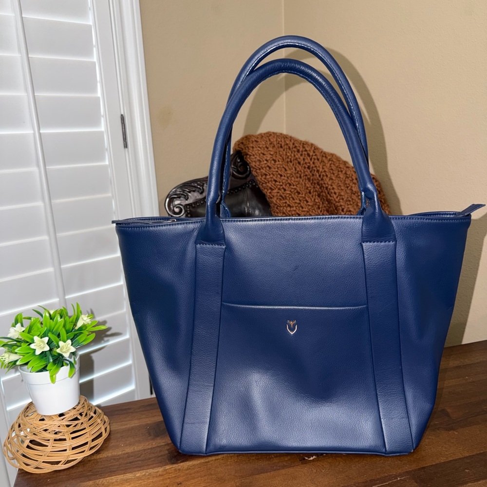 Navy Blue Vessel Signature 2.0 Medium Tote
Bag Purse Handbag